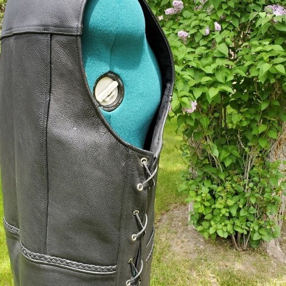 0742. NEW!!!! Genuine Leather Riding Vest in Black w/2 ~Concealed Carry Pockets - Picture 7 of 16